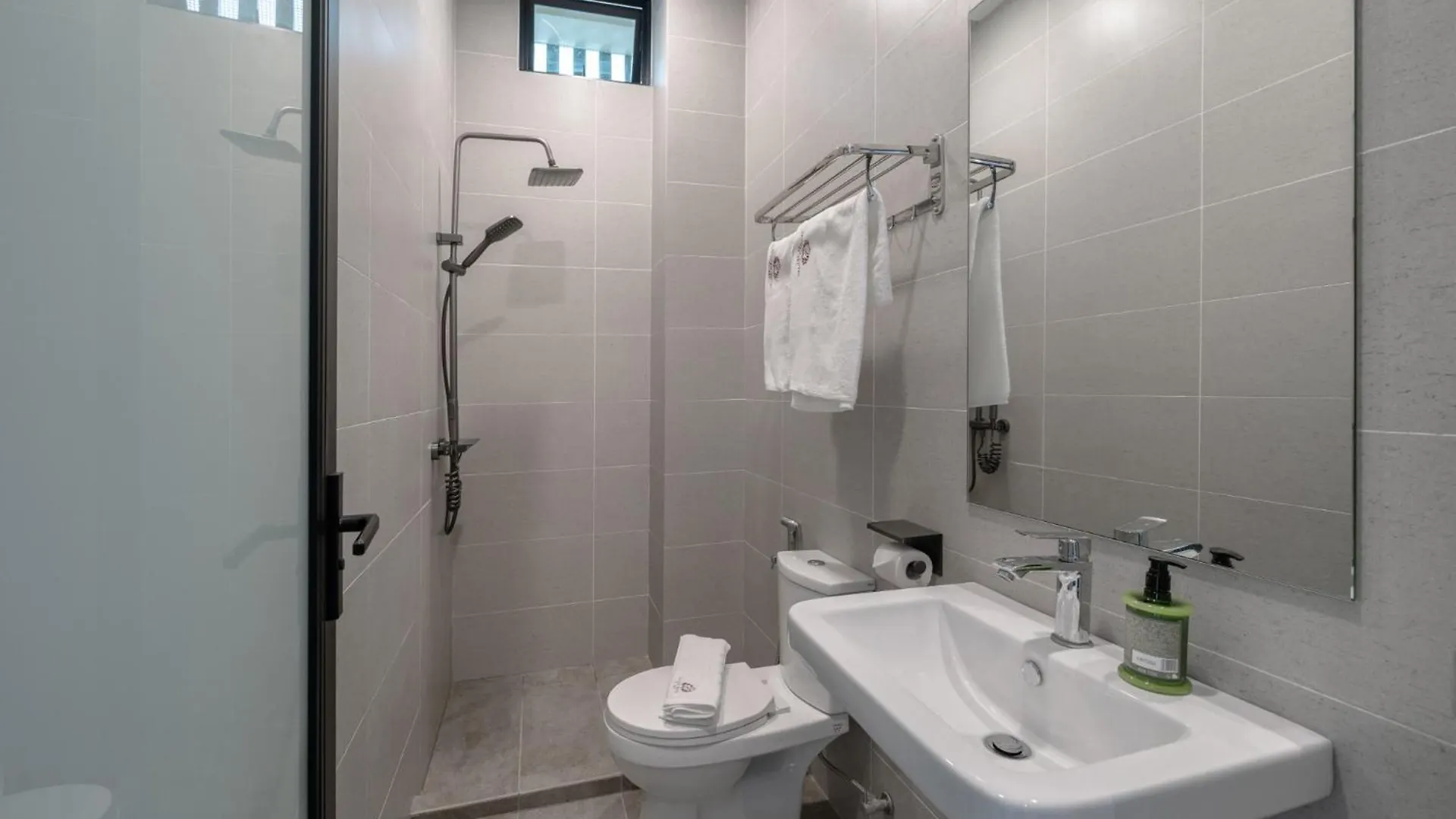 Saturn Hotel George Town